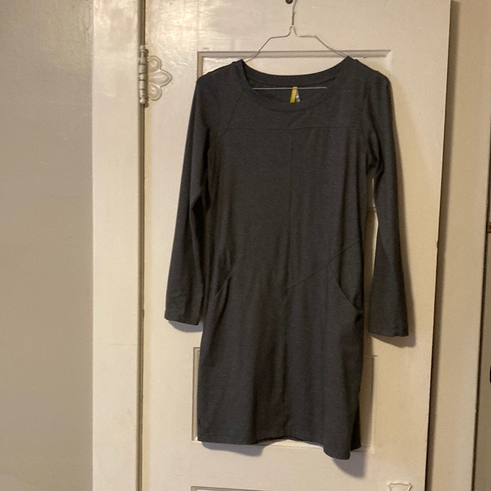 Beautiful Lole dress with pockets. Barely worn and very cozy.